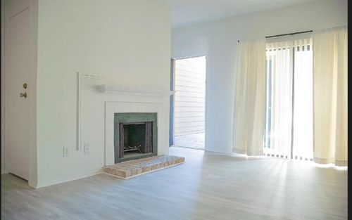 7031 N Holiday Dr, Galveston, TX, 77550-3028 | Card Image