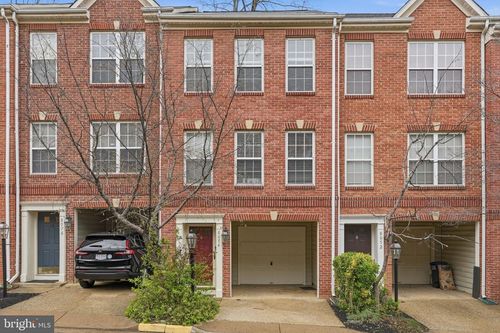 8074 Sebon Dr, VIENNA, VA, 22180-7471 | Card Image