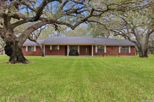 117 Oak Fields Dr, Floresville, TX, 78114-6210 | Card Image