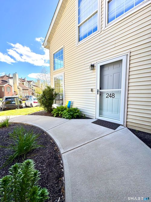 248-248 Carriage Crossing Ln, Middletown, CT, 06457-5864 | Card Image