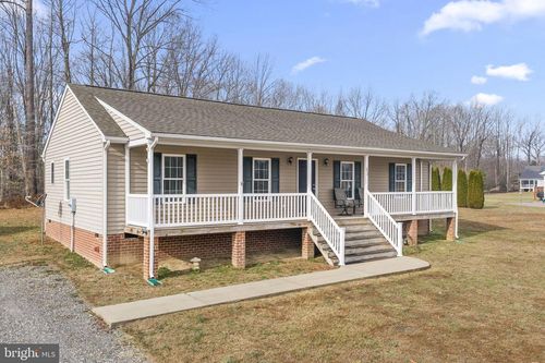 388 Berry Ridge Rd, Tappahannock, VA, 22560-5144 | Card Image