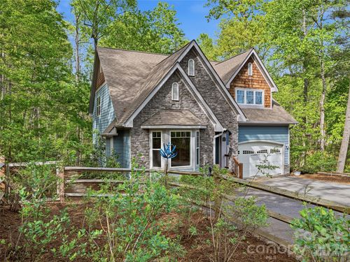 17 Bohemian Ln, Asheville, NC, 28805-8821 | Card Image
