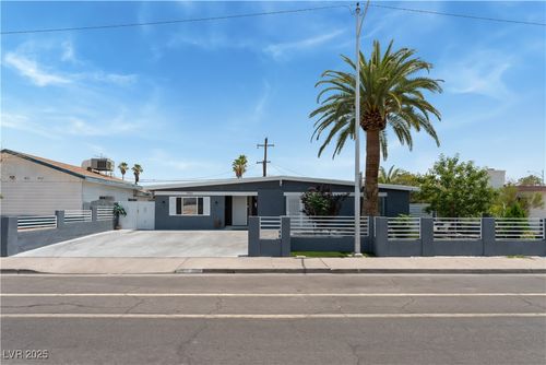 1905 Las Verdes St, Las Vegas, NV, 89102-3867 | Card Image