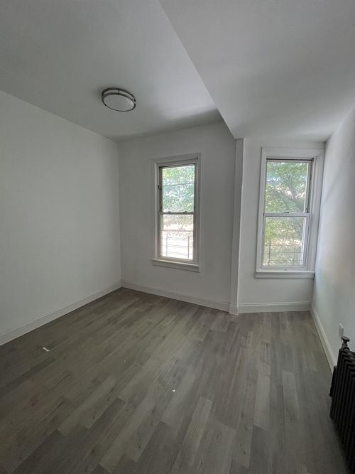 1911 Matthews Ave, Bronx, NY, 10462-3260 | Card Image