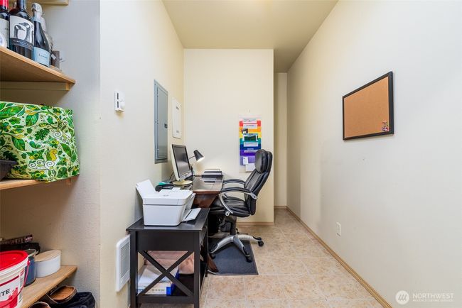 Den | Image 19