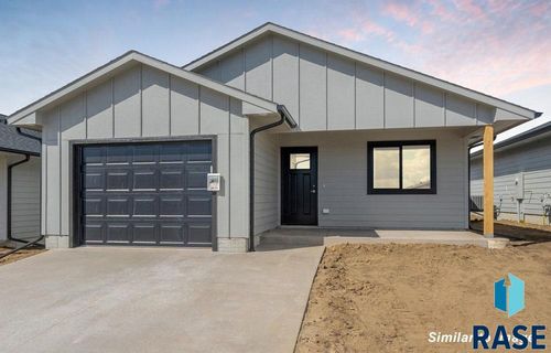 1604 N Tina Dr, Sioux Falls, SD, 57110-6388 | Card Image