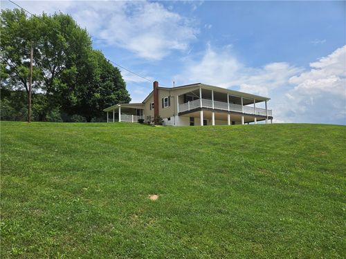 234 Narrows Rd, Franklin Twp, PA, 16123 | Card Image
