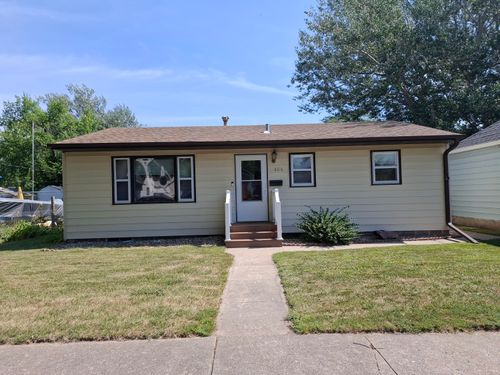 806 N Arch St, ABERDEEN, SD, 57401-2452 | Card Image