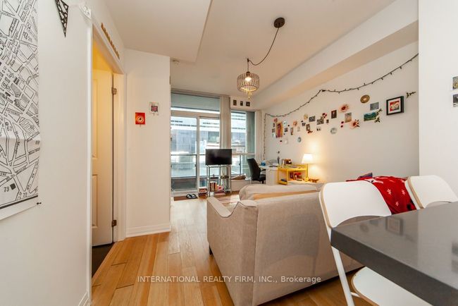 318 - 8 Mercer St, Condo with 1 bedrooms, 1 bathrooms and null parking in Toronto ON | Image 8