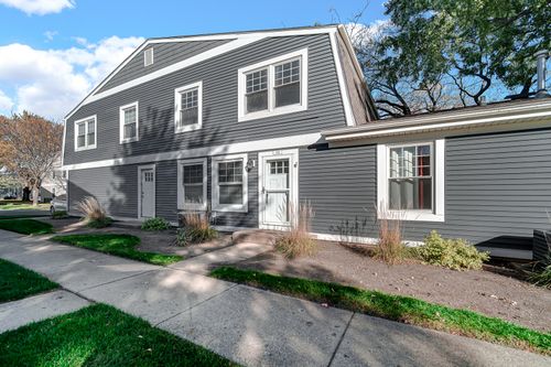 339 Farmington Ln, Vernon Hills, IL, 60061-1913 | Card Image