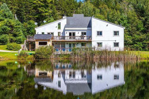 143 Nichols Rd, Peru, VT, 05152-8812 | Card Image