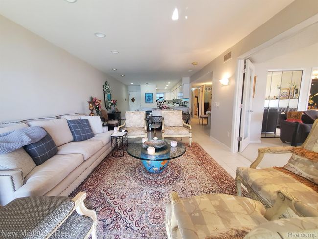 Open living area filled with day light | Image 9