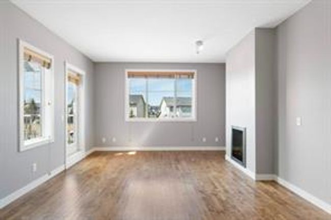 803 - 281 Cougar Ridge Dr Sw, Home with 3 bedrooms, 1 bathrooms and 2 parking in Calgary AB | Image 4