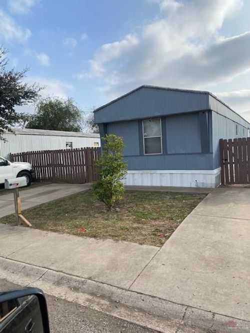 310 E Pino St, San Juan, TX, 78589-3978 | Card Image