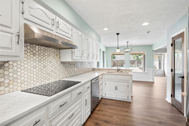 6910 Flintcove Dr, House other with 4 bedrooms, 3 bathrooms and null parking in Dallas TX | Image 12