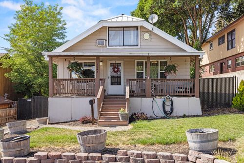 2043 Melrose St, Klamath Falls, OR, 97601-2247 | Card Image