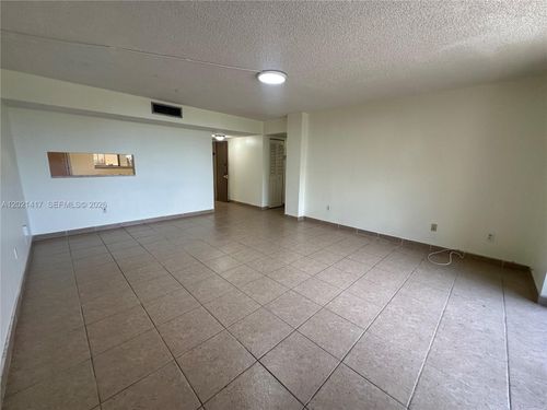 320-8635 Nw 8th St, Miami, FL, 33126-5952 | Card Image