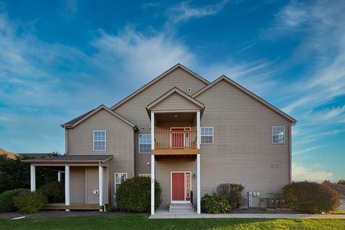 a-600 Clayton Cir, Sycamore, IL, 60178-8942 | Card Image