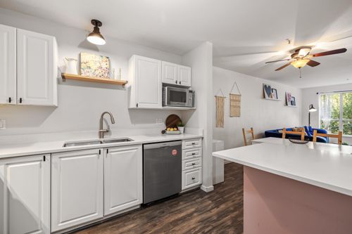 208-2551 Parkview Lane, Port Coquitlam, BC, V3C6J8 | Card Image