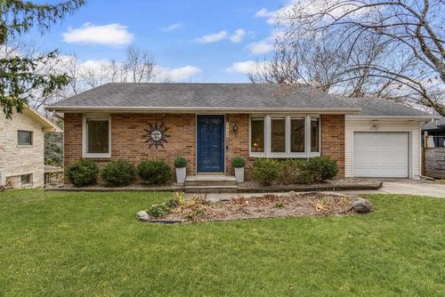 5449 Old Middleton Rd, Madison, WI, 53705-2603 | Card Image