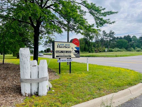 5517 Us-131 N, Acme Township, MI, 49690 | Card Image
