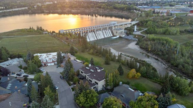 59 Bel Aire Place Sw, Home with 4 bedrooms, 4 bathrooms and 3 parking in Calgary AB | Image 2