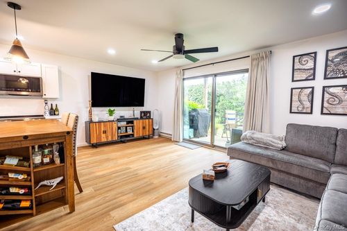 1101-1 anchorage way Way, Hempstead, NY, 11520 | Card Image