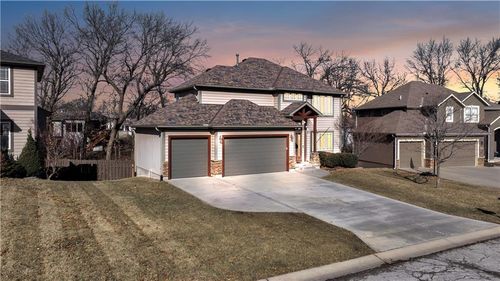 1236 Vivian Dr, Warrensburg, MO, 64093-7866 | Card Image