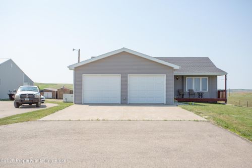 1993 130th Ave Nw, Arnegard, ND, 58835-9131 | Card Image