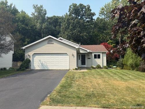 2674 Onagon Trail Trail, Waterford Charter Township, MI, 48328 | Card Image