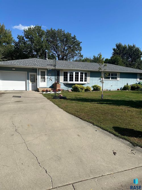 1002 Linden St, Luverne, MN, 56156-1033 | Card Image