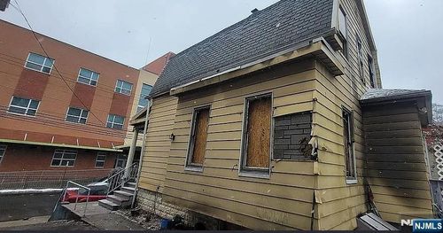 176 Madison Ave, Irvington, NJ, 07111-2151 | Card Image