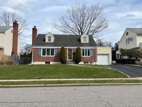 26 Purdue Rd, Glen Cove, NY, 11542-2009 | Card Image