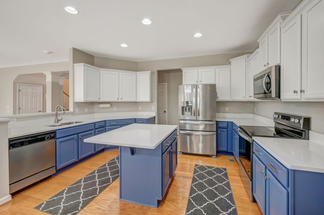 Stainless Steel appliances in the kitchen | Image 14