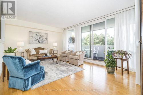 513-250 Scarlett Road, Toronto (Rockcliffe-Smythe), ON, M6N4X5 | Card Image