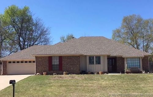 1421 Lakehurst Dr, Ada, OK, 74820-8504 | Card Image