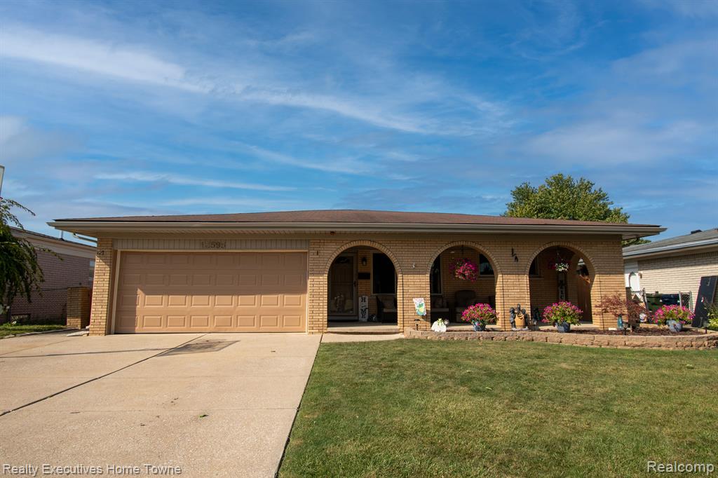 Viola Dr, Sterling Heights, MI 48312