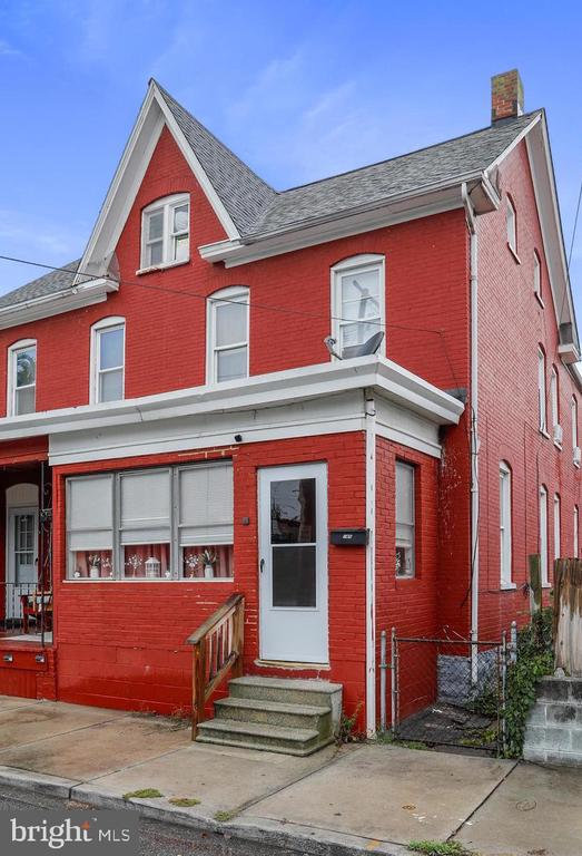 Alexander St, Hagerstown, MD 21740