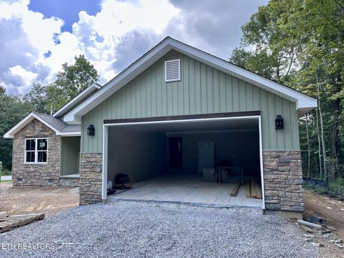 154 Adler Ln, Crossville, TN, 38558-7356 | Card Image
