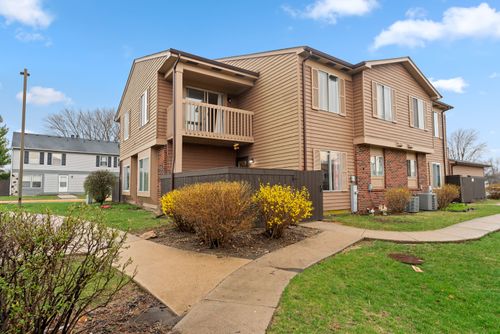 15D Fernwood Dr, Bolingbrook, IL, 60440-2858 | Card Image