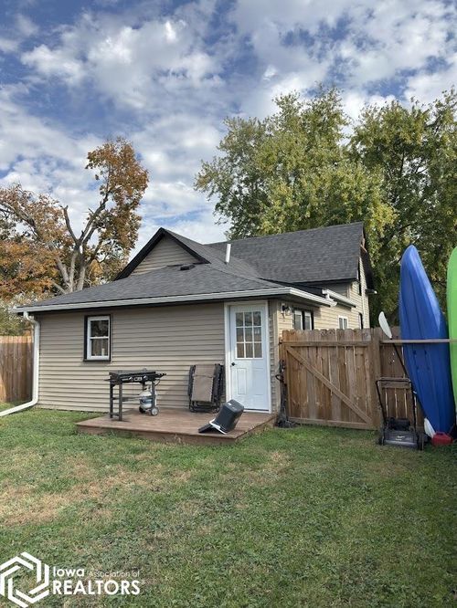 718 N 16th St, Clarinda, IA, 51632-1129 | Card Image