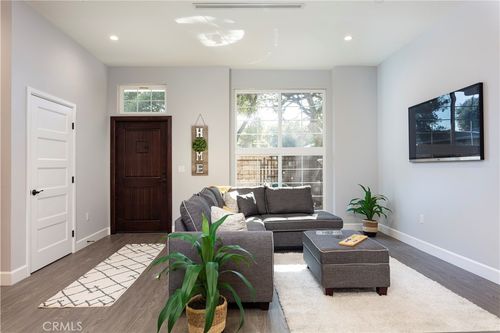 unit-2-3236 Royal Oaks Dr, Thousand Oaks, CA, 91362-3336 | Card Image