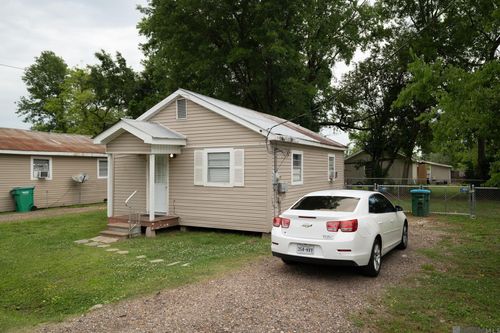1216 N Willow Ave, Gonzales, LA, 70737-2547 | Card Image
