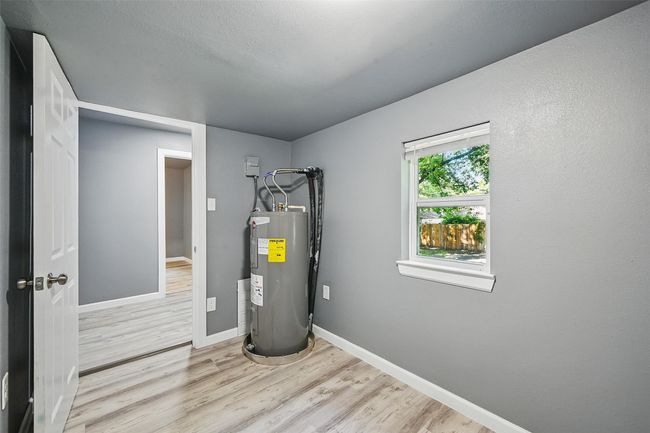 906 S Willow St, House other with 3 bedrooms, 2 bathrooms and null parking in Sherman TX | Image 32