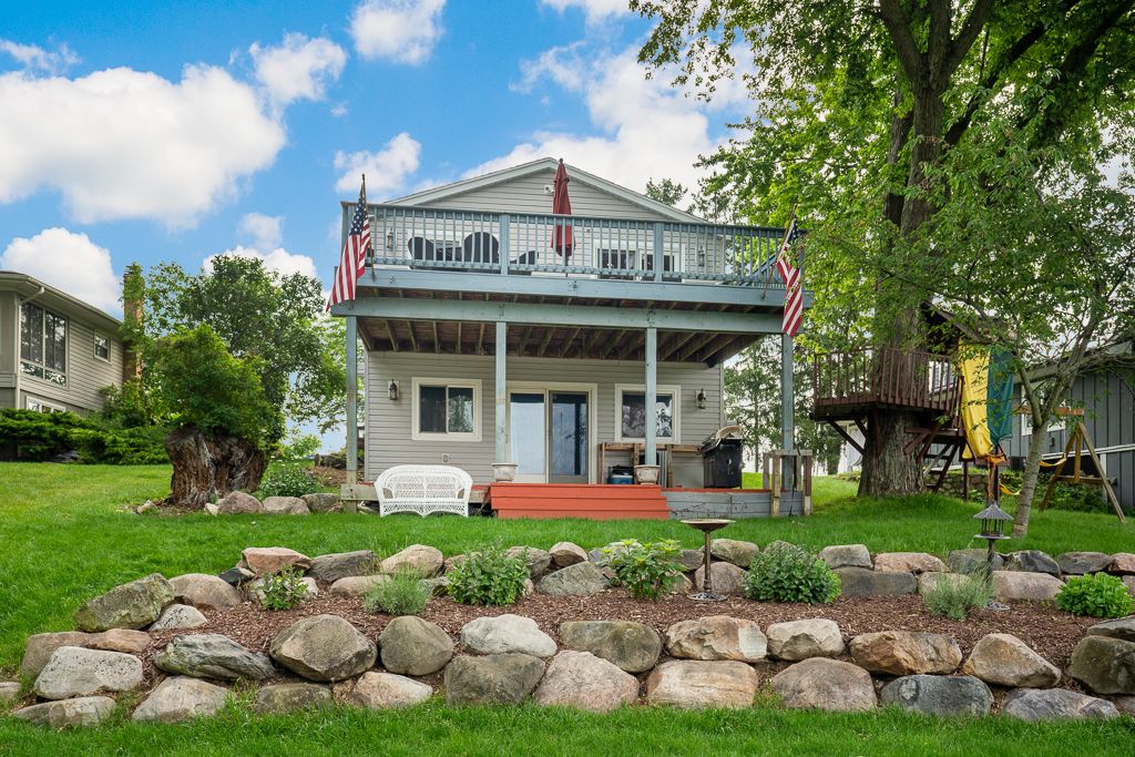 Lawson Dr, Lake Orion, MI 48362