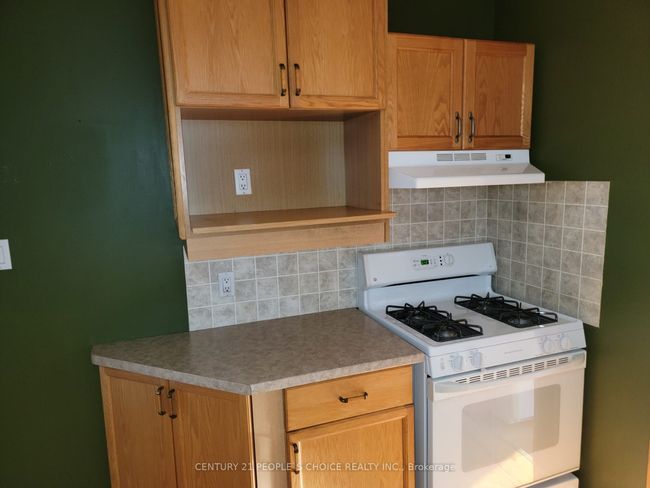 27 South Dr, House other with 3 bedrooms, 2 bathrooms and 5 parking in Dundas ON | Image 13