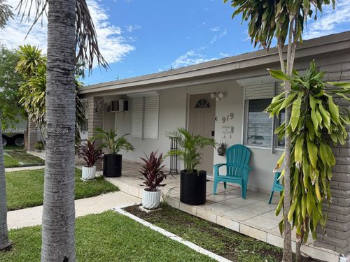 917 Ne 10th St, Hallandale Beach, FL, 33009-2662 | Card Image