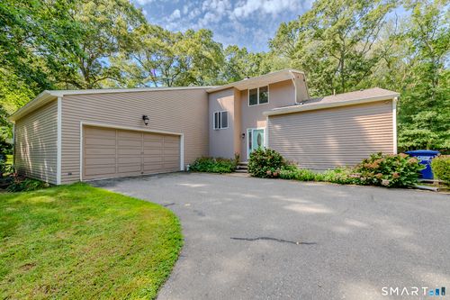 4 Briarwood Ct, Gales Ferry, CT, 06335-1301 | Card Image