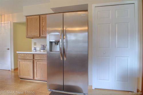21905 Roxbury Dr, Novi, MI, 48374-3938 | Card Image