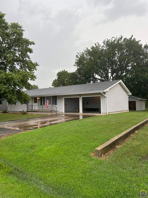 814 Garrettson St, Burlington, KS, 66839-1258 | Card Image